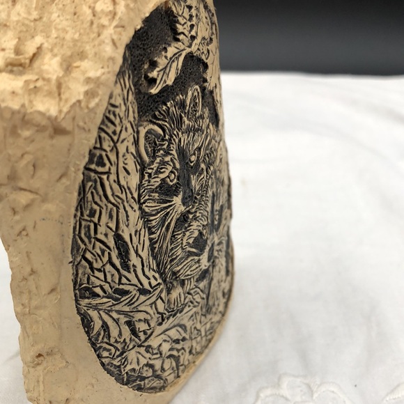 COPY - Vintage RARE FIND CARVING, FIGURINE, pair of Adorable RACCOONS on a resi… - Picture 6 of 6